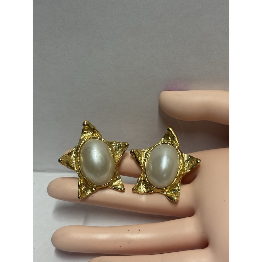 Earrings Vintage Gold Tone Round Faux Pearl Clip on Star shape